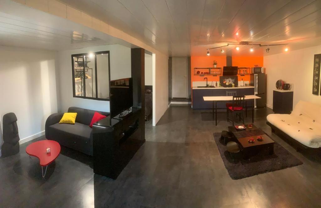 Comme Dans Un Ecrin - T2 De 50 M² Avec Jardin, Terrasse Et Piscine Apartment Vernaison Exterior photo