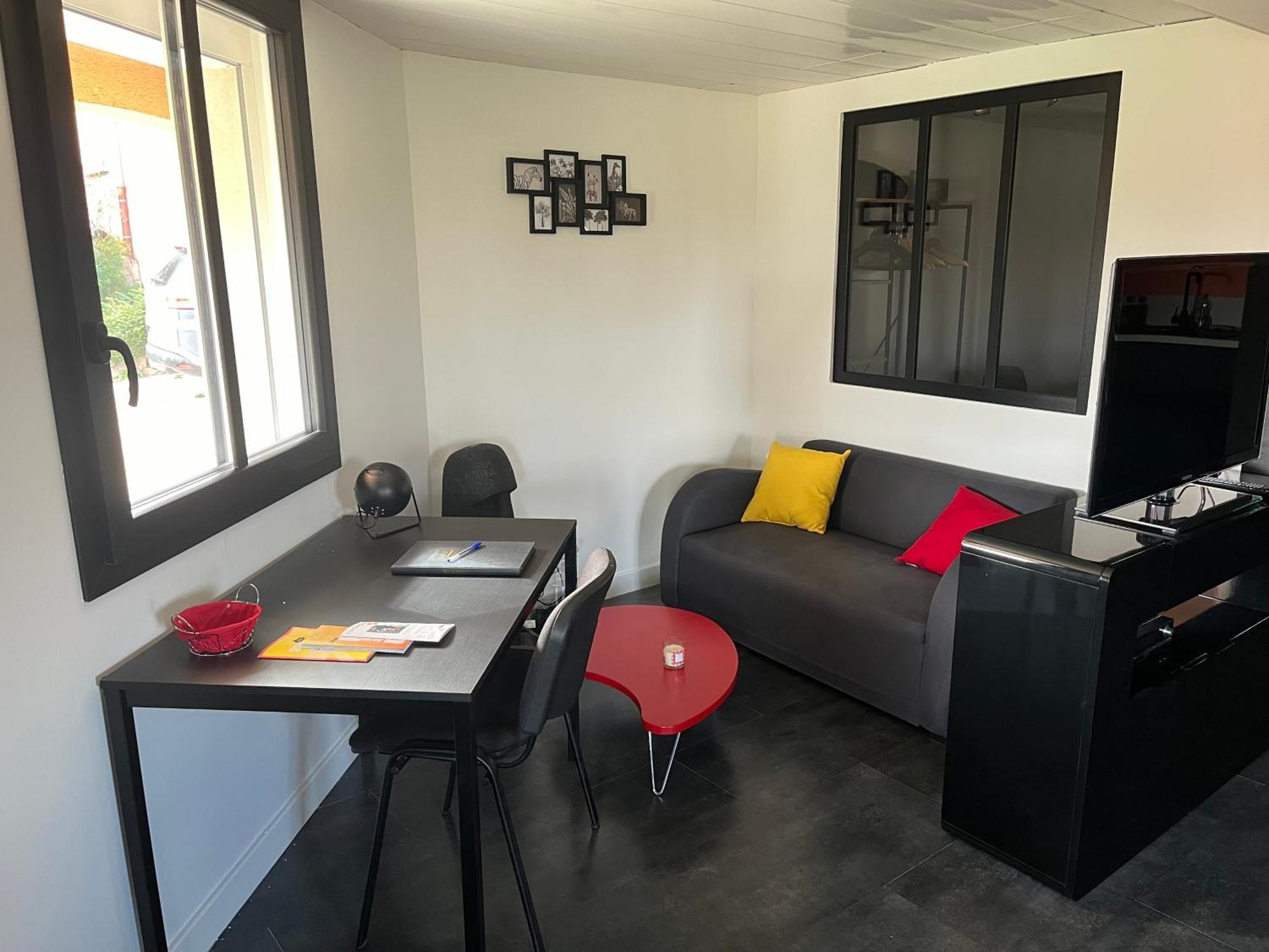 Comme Dans Un Ecrin - T2 De 50 M² Avec Jardin, Terrasse Et Piscine Apartment Vernaison Exterior photo