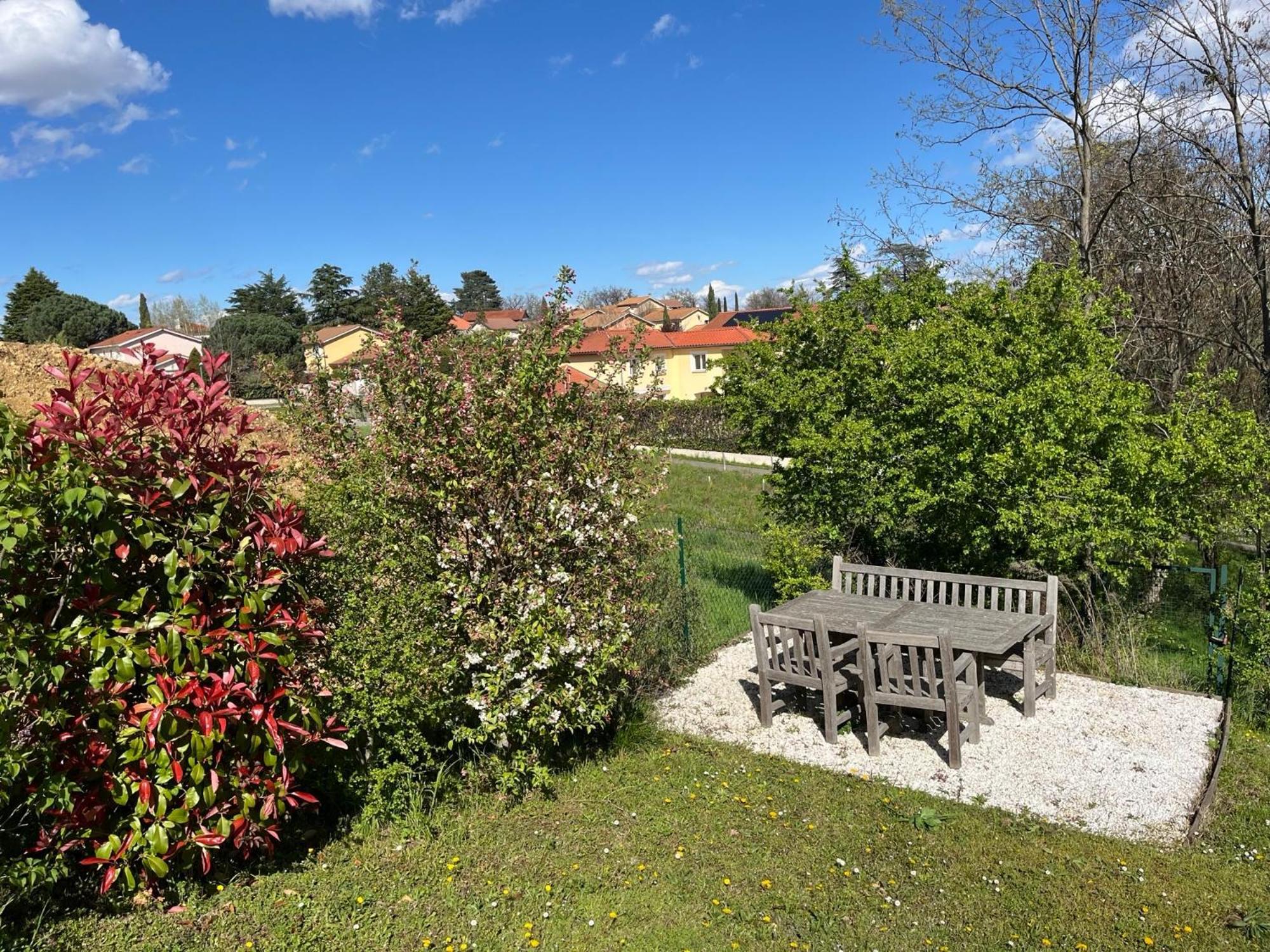 Comme Dans Un Ecrin - T2 De 50 M² Avec Jardin, Terrasse Et Piscine Apartment Vernaison Exterior photo