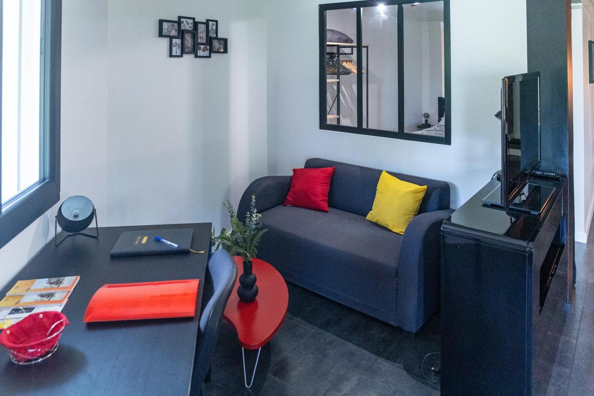 Comme Dans Un Ecrin - T2 De 50 M² Avec Jardin, Terrasse Et Piscine Apartment Vernaison Exterior photo